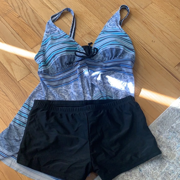 Yonique swimwear - Picture 3 of 7